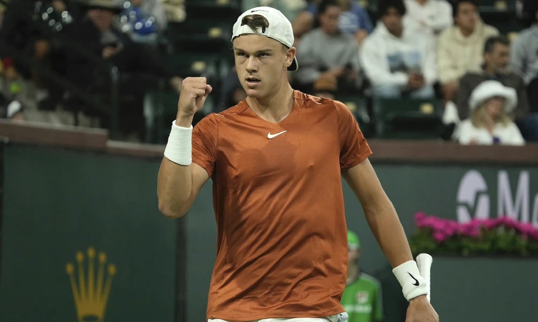 巴萨中场在 巴萨中场在